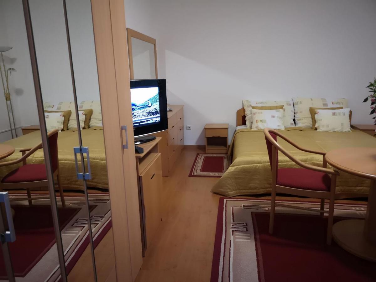 Balaton Art Guesthouse Balatonszárszó Esterno foto