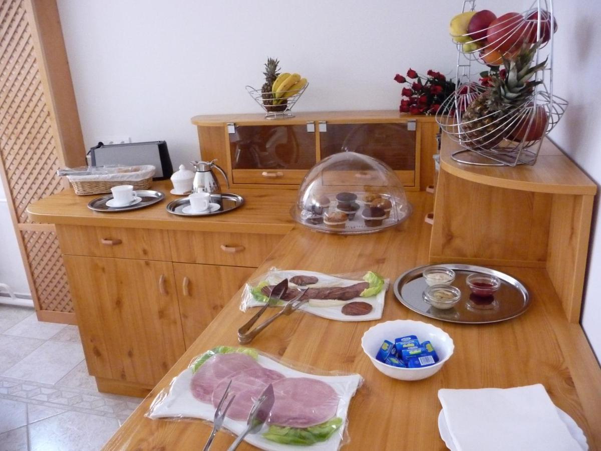 Balaton Art Guesthouse Balatonszárszó Esterno foto