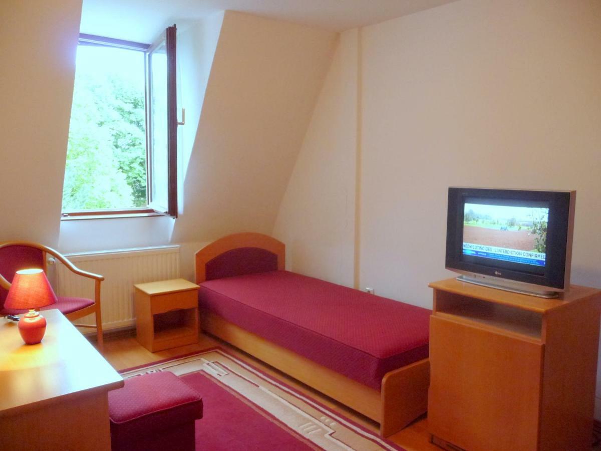Balaton Art Guesthouse Balatonszárszó Esterno foto