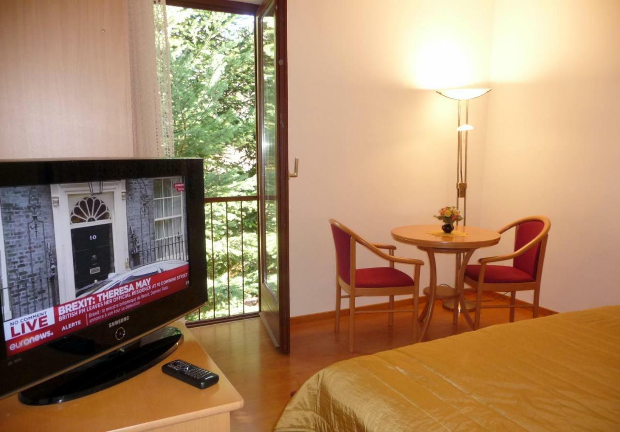 Balaton Art Guesthouse Balatonszárszó Esterno foto