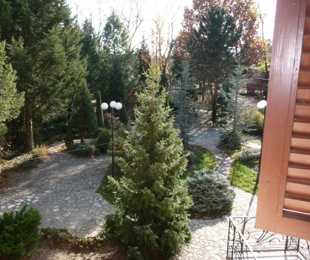Balaton Art Guesthouse Balatonszárszó Esterno foto